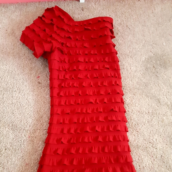 Red fited off the shoulder top - Picture 2 of 2